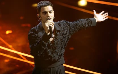 Sanremo, perché i cantanti indossano gli auricolari? Ecco cosa sentono