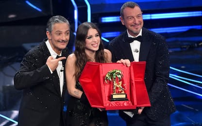 Sanremo 2024, ritrovata la custodia del premio di Angelina Mango