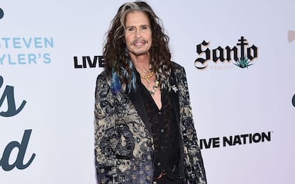 Steven Tyler sta male, Aerosmith cancellano tour addio