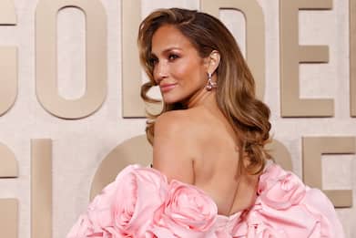Jennifer Lopez cancella tour per dedicarsi alla famiglia