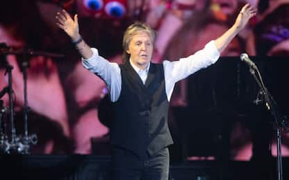 Paul McCartney ha ballato con i fan di Taylor Swift a Londra. IL VIDEO