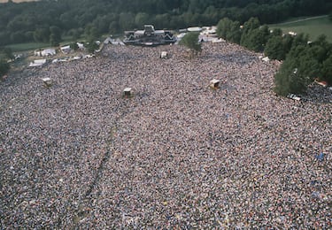 The crowds at Knebworth Park during a concert British rock band Queen, 9th August 1986. (Photo by Dave Hogan/Getty Images)