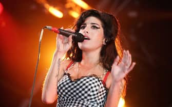 Amy Winehouse in una foto di scena del film 'Amy'. Roma, 12 maggio 2015. ANSA/ INTERNET +++ ANSA PROVIDES ACCESS TO THIS HANDOUT PHOTO TO BE USED SOLELY TO ILLUSTRATE NEWS REPORTING OR COMMENTARY ON THE FACTS OR EVENTS DEPICTED IN THIS IMAGE. NO SALE, NO ARCHIVING, NO LICENSING +++