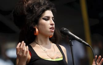 Amy Winehouse during her performance at the 2007 Virgin Festival at Pimlico Racetrack in Baltimore, Maryland, USA, 04 August 2007.ANSA/SHAWN THEW  EDITORIAL USE ONLY