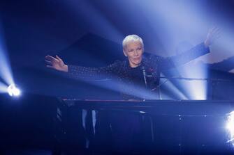 DUESSELDORF, GERMANY - DECEMBER 08:  Honorary Award winner Annie Lennox performs on stage during the German Sustainability Award ( Deutscher Nachhaltigkeitspreis ) at Maritim Hotel on December 8, 2017 in Duesseldorf, Germany.  (Photo by Andreas Rentz/Getty Images)