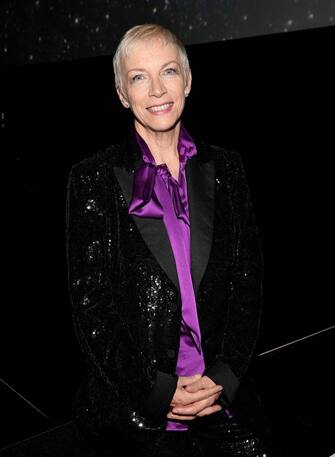LOS ANGELES, CA - NOVEMBER 04:  Musician Annie Lennox, wearing Gucci, attends the 2017 LACMA Art + Film Gala Honoring Mark Bradford and George Lucas presented by Gucci at LACMA on November 4, 2017 in Los Angeles, California.  (Photo by Matt Winkelmeyer/Getty Images for LACMA)