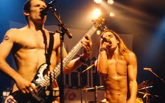 Red Hot Chili Peppers - Ancienne Belgique ( AB ) - Brussel - Belgium - 17/02/1988
Anthony Kiedis, Flea - socks on cocks
Photo gie Knaeps 