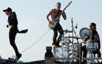 Loomis, Rick –– B581441211Z.1 VENICE, CA –– SATURDAY, JULY 30, 2011 –– The Red Hot Chili Peppers' Anthony Kiedis, Michael "Flea" Balzary and Chad Smith perform on the roof of a Venice Beach home during a music video shoot. They are set to release a their new album "I'm With You" on August 30th, 2011. ( Rick Loomis / Los Angeles Times )