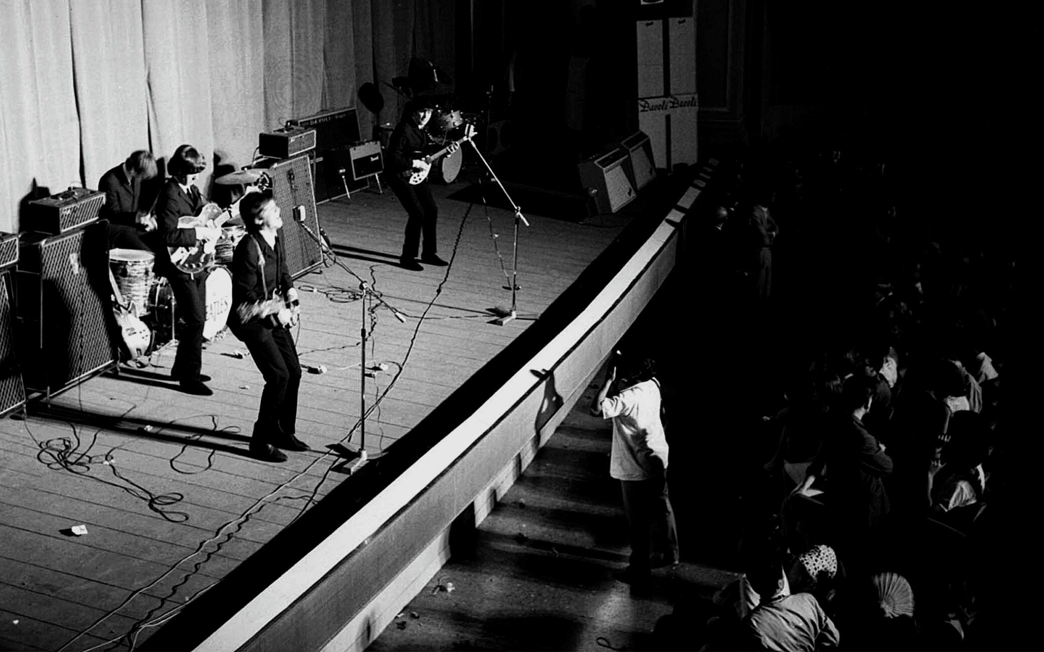 Un'immagine del concerto dei Beatles al Teatro Adriano di Roma
