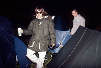 Liam Gallagher of Oasis backstage with brother Paul Gallagher, Glastonbury Festival, 1995. (Photo by Martyn Goodacre/Getty Images)