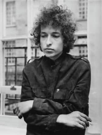 American folk pop singer Bob Dylan at a press conference in London.   (Photo by Express Newspapers/Getty Images)