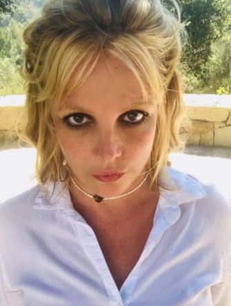 [galleria](KIKA) - LOS ANGELES - Britney Spears e il padre James alla resa dei conti: dopo 13 anni di tutela legale la popstar chiede al tribunale di essere liberata dal padre-padrone verso il quale lancia accuse pesantissime.LEGGI ANCHE:Â Infine Britney Spears getta la maschera! Le sue paroleNell&#39;udienza - a distanza - Britney ha attaccato il padre accusandolo di manipolare la sua vita, come quando la obbligÃ² ad assumere litio perchÃ© potesse andare in scenaÂ a Las Vegas, e di controllare la sua capacitÃ  eÂ la possibilitÃ Â di crearsi una famiglia con il fidanzato Sam Ashgari e avere altri figli.GUARDA ANCHE:Â Lucchetto ai soldi di Britney Spears, il padre resta tutoreÂ Â "Voglio sposarmi e avere un bambino -Â  ha detto la popstarÂ  -Â Volevo farmi togliere la spirale e avere un bambino, ma i miei tutori non me lo fanno fare perchÃ©Â non vogliono che abbia un bambino".Â Â Non solo:Â Â "Sono traumatizzata. Non sono felice, non riesco a dormire. Sono arrabbiata, piango tutti i giorni", ha dichiarato Britney. E ora il suo legale Ã¨ pronto a riscattarla dalla famiglia che la opprime.Â [video mp4=https://www.kikapress.com/kikavideo/mp4/kikavideo_300862.mp4 id=300862]

