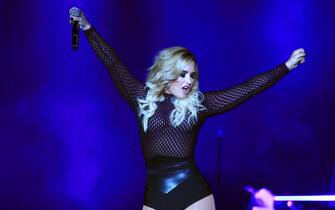 epa05588319 US singer Demi Lovato performs on stage during her concert as part of the 'Confindent' tour in Mexico City, Mexico, 16 October 2016.  EPA/MARUIO GUZMAN