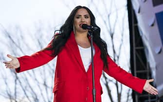 epa06626899 Performer Demi Lovato sings 'Skyscraper  during the March For Our Lives in Washington, DC, USA, 24 March 2018. March For Our Lives student activists demand that their lives and safety become a priority, and an end to gun violence and mass shootings in our schools  EPA/JIM LO SCALZO