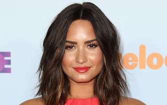 epa05843732 US singer Demi Lovato arrives for the 2017 Nickelodeon Kids Choice Awards at USC Galen Center in Los Angeles, California, USA, 11 March 2017.  EPA/JIMMY MORRISON