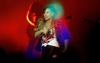 epa04197465 US singer Demi Lovato performs on stage at the Movistar Arena of Santiago de Chile, Chile, 08 May 2014.  EPA/SEBASTIAN SILVA