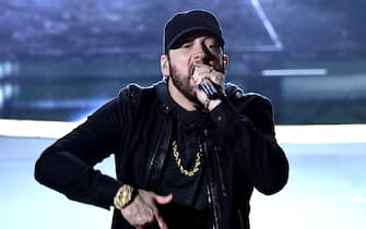 1205158878 HOLLYWOOD, CALIFORNIA - FEBRUARY 09: Eminem performs onstage during the 92nd Annual Academy Awards at Dolby Theatre on February 09, 2020 in Hollywood, California. (Photo by Kevin Winter/Getty Images)