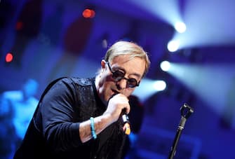 ROME - FEBRUARY 7:  Italian singer Lucio Dalla performs on the tv show 'Domenica In' on February 7, 2008 in Rome, Italy. (Photo by Elisabetta A. Villa/Wire Image) 