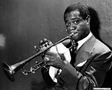 UNITED STATES - JANUARY 01:  Photo of Louis ARMSTRONG; Posed portrait of Louis Armstrong, trumpet  (Photo by William Gottlieb/Redferns)