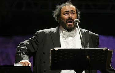 Italian tenor Luciano Pavarotti performs with the Kremlin Presidential Orchestra in the Cypriot capital Nicosia 09 June 2004 as part of his world tour entitled "Farewell to my Friends". The 67-year-old top tenor has decided to retire from his 40-year career in the coming two years. The east Mediterranean island of Cyprus is hosting a series of international cultural and musical events to mark its accession to the European Union last month. AFP PHOTO/Hasan MROUE        (Photo credit should read HASAN MROUE/AFP via Getty Images)