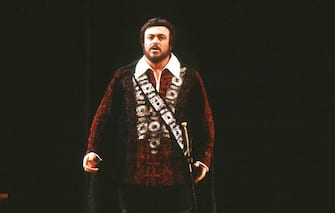 Italian tenor Luciano Pavarotti performs in the Metropolitan Opera production of 'La Favorita,' February 17, 1978. (Photo Robert R. McElroy/Getty Images)