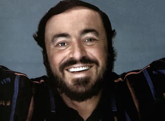 UNSPECIFIED - JANUARY 01:  (AUSTRALIA OUT) Photo of Luciano PAVAROTTI; posed, studio  (Photo by GAB Archive/Redferns)