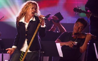 Paulina Rubio sul palco durante un concerto