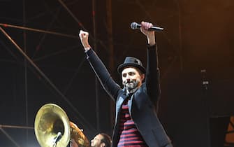 Samuel dei Subsonica sul palco durante la festa di Capodanno in piazza San Carlo a Torino, 31 dicembre 2016.
ANSA/ALESSANDRO DI MARCO