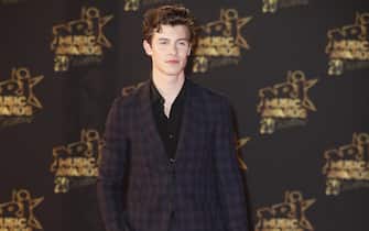 epa07156610 Canadian singer Shawn Mendes arrives for the 20th NRJ Music Awards at the Palais des Festivals in Cannes, France, 10 November 2018.  EPA/GUILLAUME HORCAJUELO