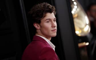 epa08168625 Shawn Mendes arrives for the 62nd Annual Grammy Awards ceremony at the Staples Center in Los Angeles, California, USA, 26 January 2020.  EPA/ETIENNE LAURENT