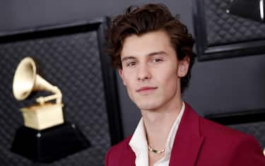 epa08168624 Shawn Mendes arrives for the 62nd Annual Grammy Awards ceremony at the Staples Center in Los Angeles, California, USA, 26 January 2020.  EPA/ETIENNE LAURENT