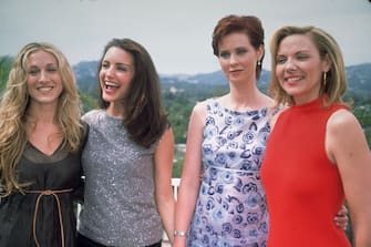 3200698 1999: Cast members of the television series Sex and the City (L-R): Sarah Jessica Parker, Kristin Davis, Cynthia Nixon and Kim Cattrall, Beverly Hills, California. (Photo by Munawar Hosain/Fotos International/Getty Images)
