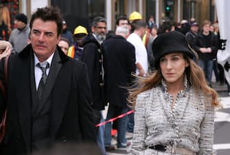 NEW YORK - MARCH 05:  Actor Chris Noth and actress Sarah Jessica Parker on location for Annie Leibowitz's Vogue "Sex and the City" photo shoot March 5, 2008 in New York City.  (Photo by James Devaney/WireImage) 