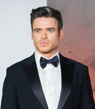 LONDON, ENGLAND - DECEMBER 04: Richard Madden attends the "1917" World Premiere and Royal Performance at Odeon Luxe Leicester Square on December 04, 2019 in London, England. (Photo by Samir Hussein/WireImage)
