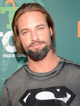 LOS ANGELES, CA - AUGUST 03:  Actor Josh Holloway arrives at the 2008 Teen Choice Awards at Gibson Amphitheater on August 3, 2008 in Los Angeles, California.  (Photo by K Mazur/TCA 2008/WireImage) 