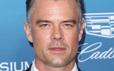 josh-duhamel-kikapress-2