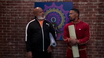 DAD STOP EMBARRASSING ME (L to R) DAVID ALAN GRIER as POPS and JAMIE FOXX as BRIAN in episode 104 of DAD STOP EMBARRASSING ME Cr. SAEED ADYANI/NETFLIX © 2021