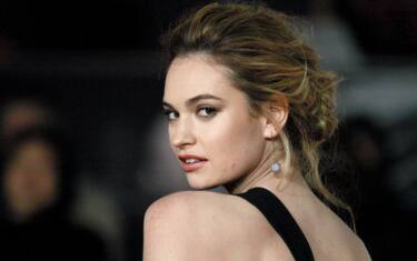 Pam & Tommy, le prime foto di Lily James nei panni di Pamela Anderson