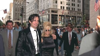 PAMELA ANDERSON AND HER HUSBAND, TOMMY LEE, IN NEW YORK (Photo by Lawrence Schwartzwald/Sygma via Getty Images)