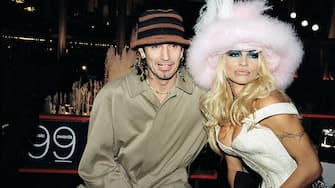 Tommy Lee and Pamela Anderson during 1999 MTV Music Awards Arrivals at Lincoln Center in New York City, New York, United States. (Photo by Jeff Kravitz/FilmMagic, Inc)