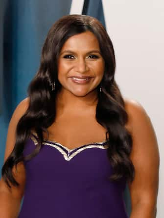 BEVERLY HILLS, CALIFORNIA - FEBRUARY  09:  Mindy Kaling attends the Vanity Fair Oscar Party at Wallis Annenberg Center for the Performing Arts on February 09, 2020 in Beverly Hills, California. (Photo by Taylor Hill/FilmMagic,)