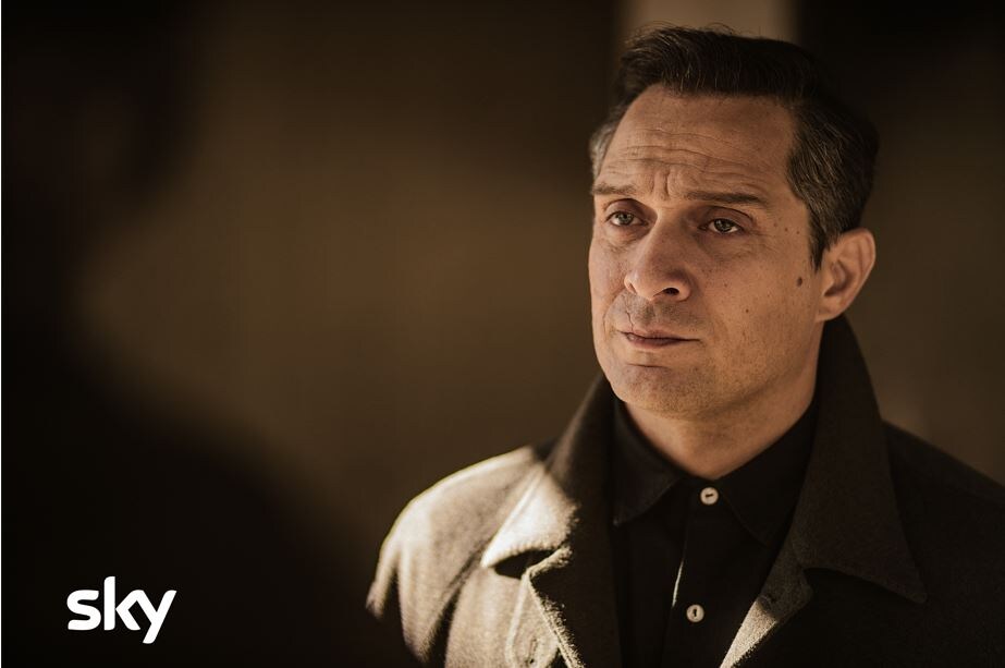 Claudio Santamaria in un episodio di Christian