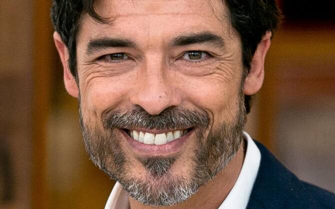 Un professore serie tv cast