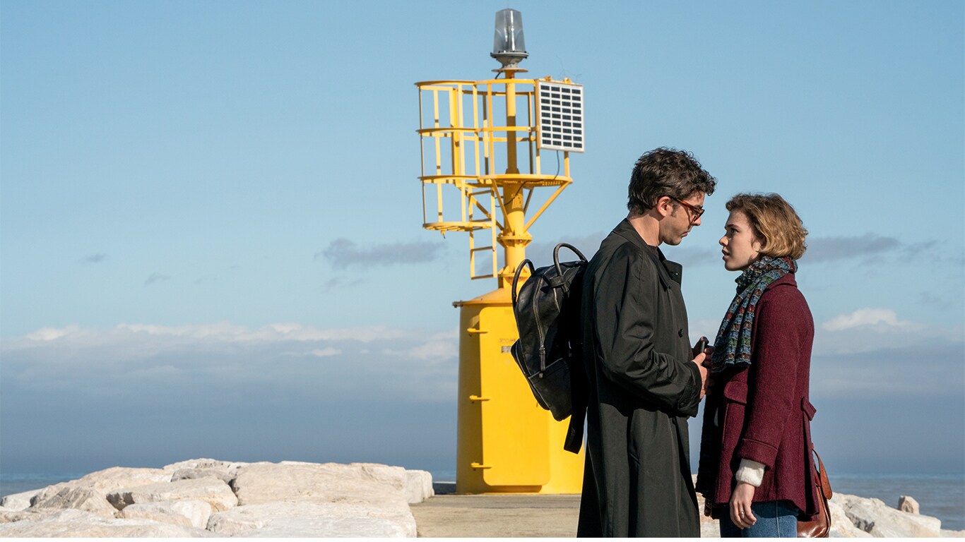 MICHELE RIONDINO (CARLO) e CAROLINA SALA (SOFIA) in una scena della serie tv Fedeltà