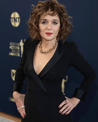 SANTA MONICA, CALIFORNIA - FEBRUARY 27: Valeria Golino attends the 28th Screen Actors Guild Awards at Barker Hangar on February 27, 2022 in Santa Monica, California.  1184596 (Photo by Dimitrios Kambouris / Getty Images for WarnerMedia)