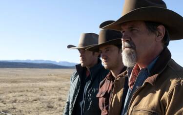 Outer Range, il trailer della serie western sci-fi