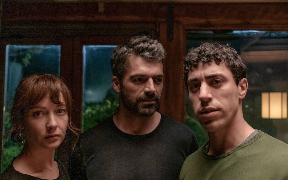 A casa tutti bene 2, dal 5 maggio su Sky. Il trailer Sky TG24 A casa tutti bene 2, dal 5 maggio su Sky. Il trailer Sky TG24