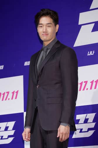 SEOUL, SOUTH KOREA - OCTOBER 11:  South Korean actor Yoo Ji-Tae attends 'The Swindlers' press conference at CGV on October 11, 2017 in Seoul, South Korea.  (Photo by Han Myung-Gu/WireImage)