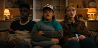 STRANGER THINGS.  (L to R) Caleb McLaughlin as Lucas Sinclair, Gaten Matarazzo as Dustin Henderson and Sadie Sink as Max Mayfield in STRANGER THINGS.  Cr.  Courtesy of Netflix © 2022