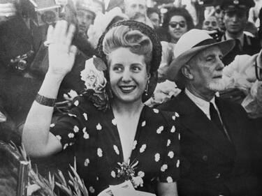 Argentine politician Eva PerÃ³n (1919 - 1952), the wife of Juan PerÃ³n, the President of Argenina, with Italian diplomat Carlo Sforza (1872 - 1952), the Minister of Foreign Affairs, circa 1947.  (Photo by Archive Photos/Getty Images)